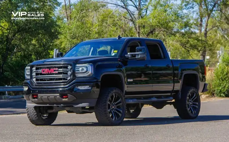 2017 GMC Sierra 4WD Crew Cab Short Box SLT's photo
