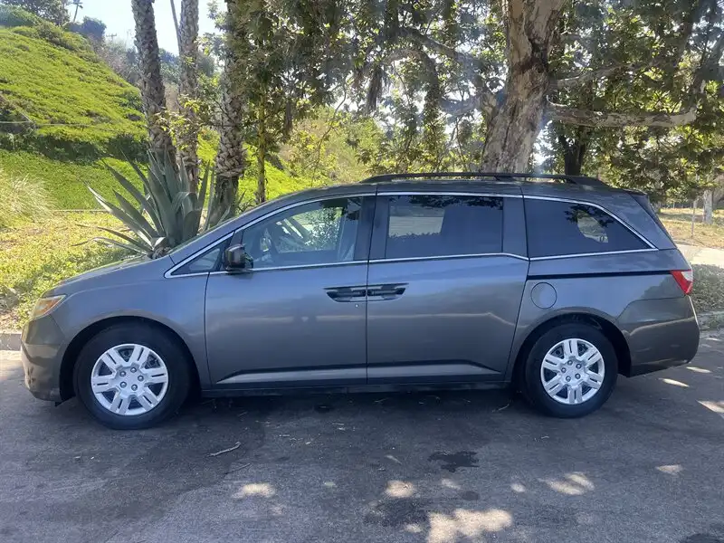 2013 Honda Odyssey LX's photo