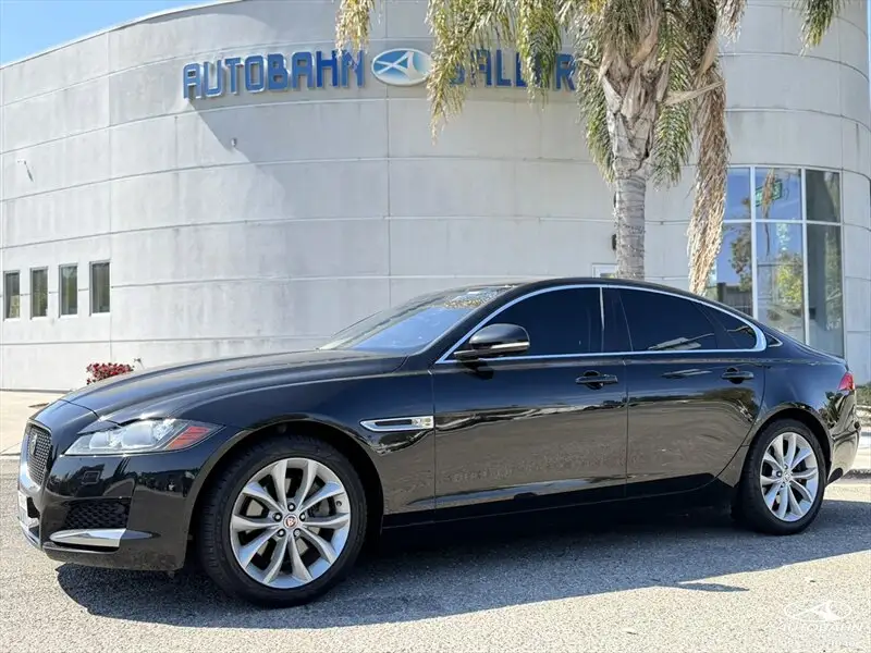 2018 Jaguar XF 20d Premium photo 1