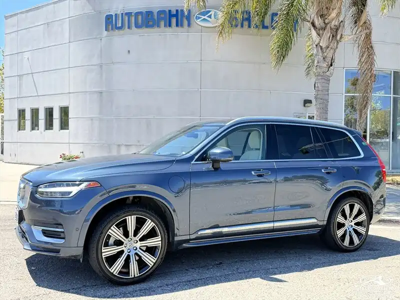 2022 Volvo XC90 T8 Recharge Inscription 6 Pas PHEV AWD's photo