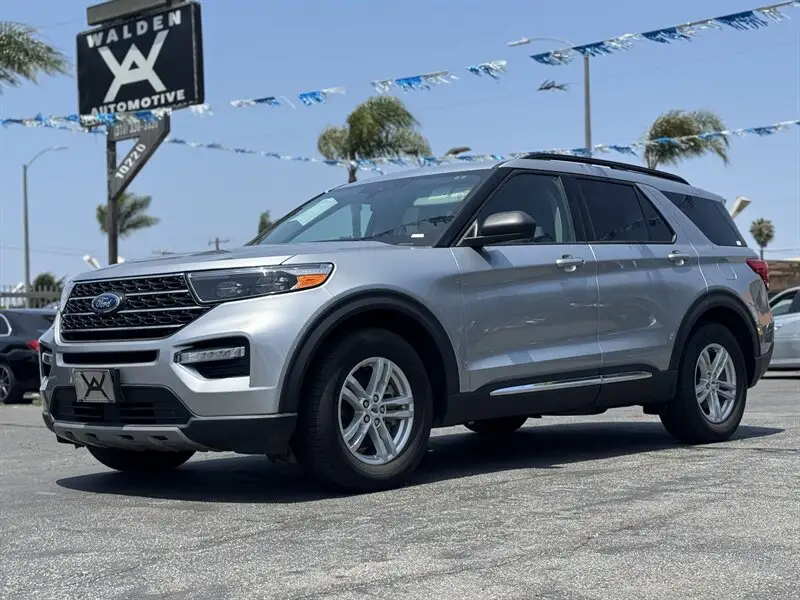 2023 Ford Explorer XLT RWD photo 1