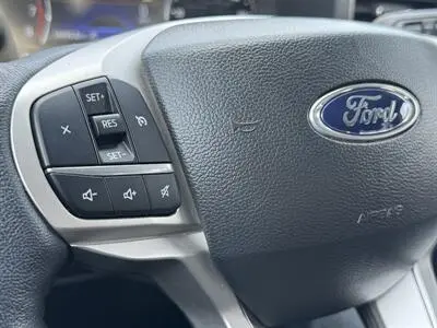 2023 Ford Explorer XLT RWD photo 5