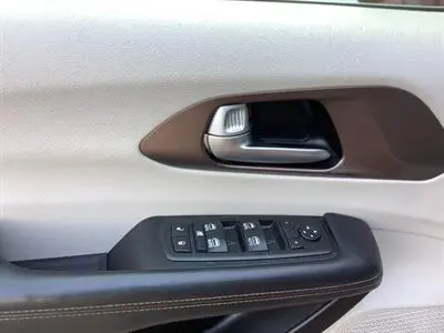 2017 Chrysler Pacifica Touring-L Plus photo 5