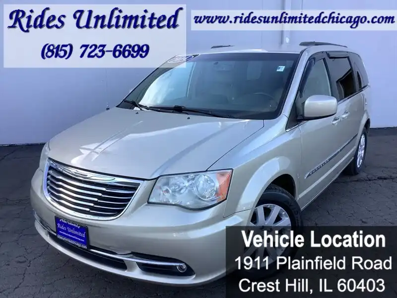 2014 Chrysler Town & Country Touring's photo