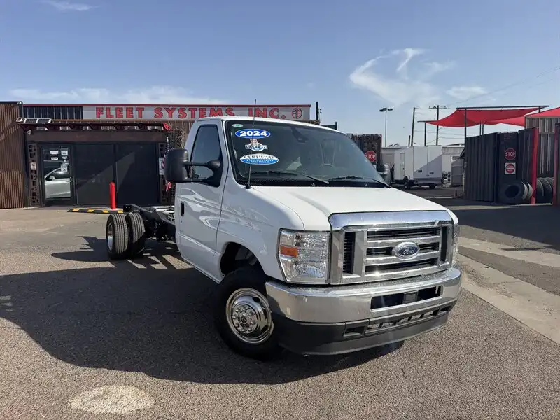 2024 Ford E-Series DRW E-450 Super Duty 158 in WB's photo