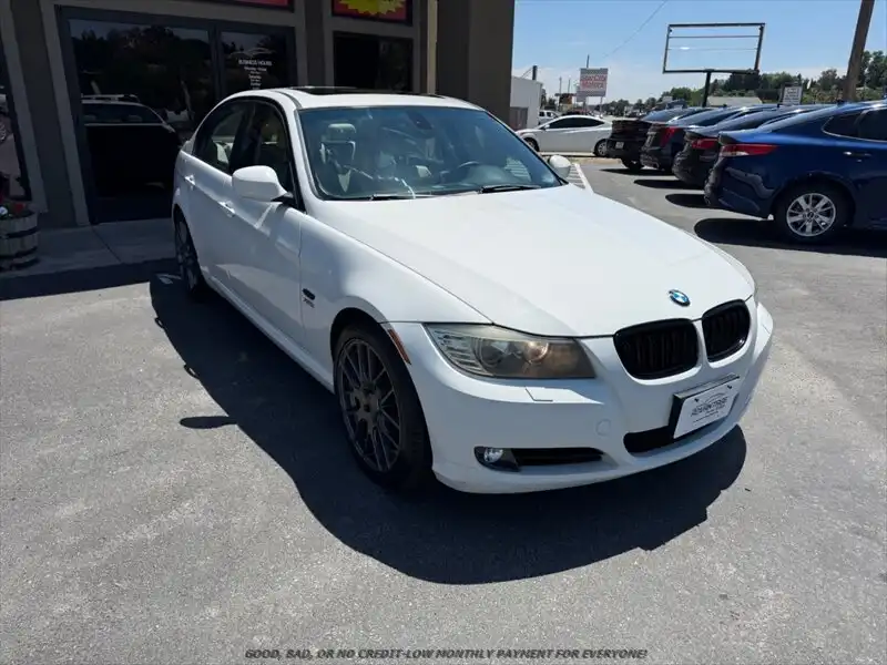 2011 BMW 3 Series 328i xDrive Sedan's photo