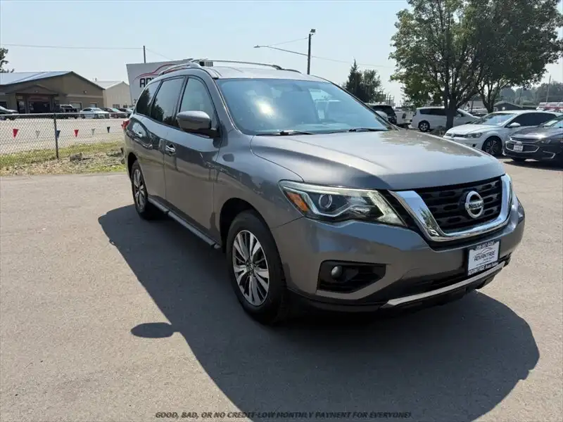 2017 Nissan Pathfinder SV 4WD's photo