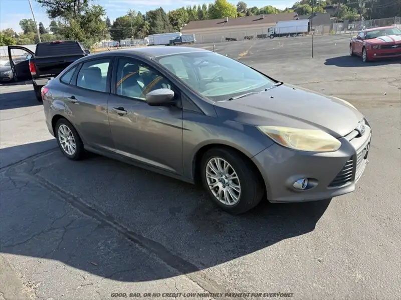 2012 Ford Focus SE Sedan's photo
