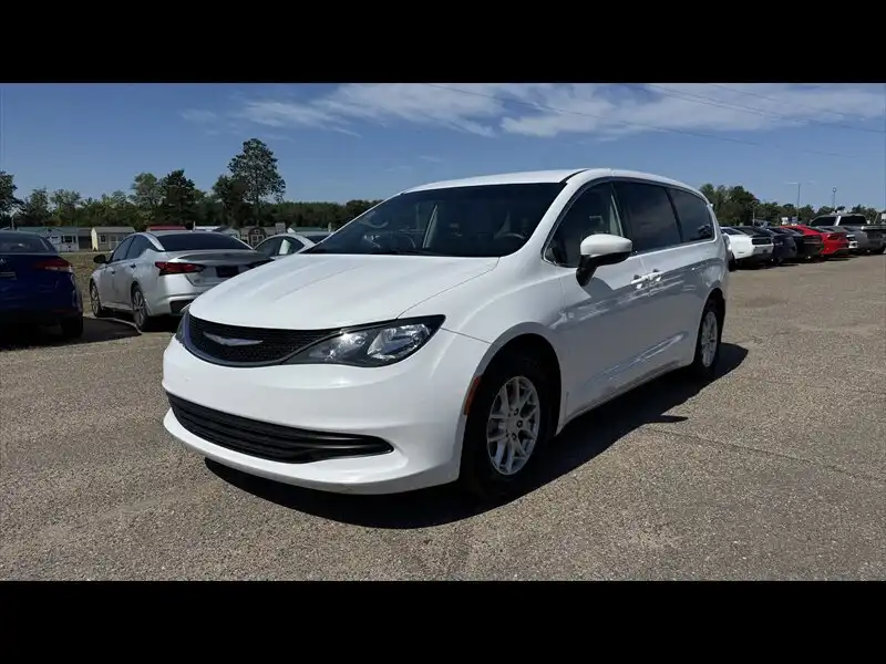 2017 Chrysler Pacifica Touring's photo