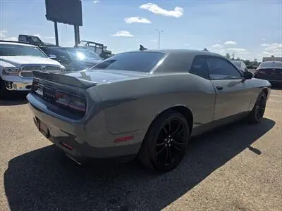 2017 Dodge Challenger SXT photo 4