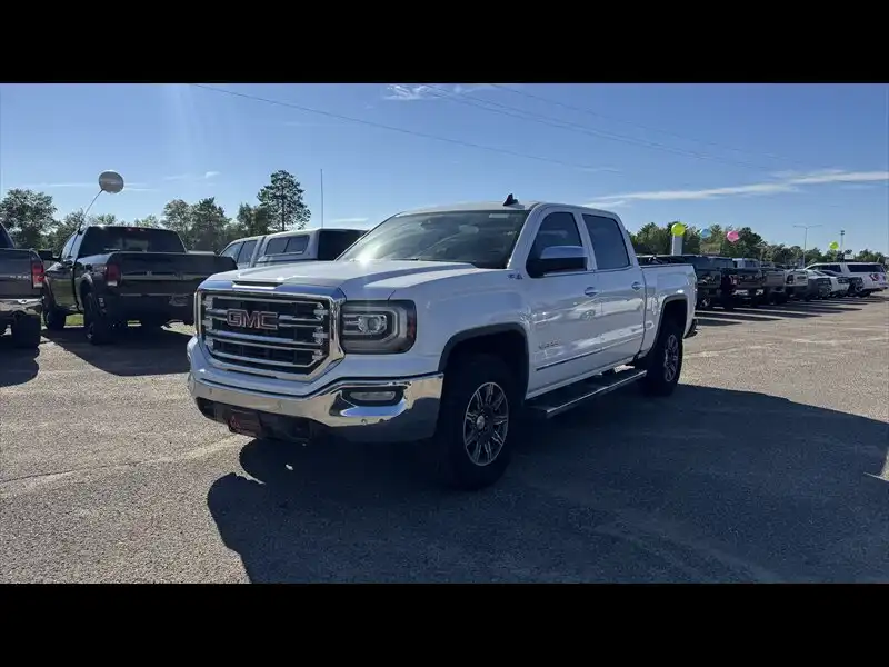 2018 GMC Sierra SLT 4WD Truck's photo