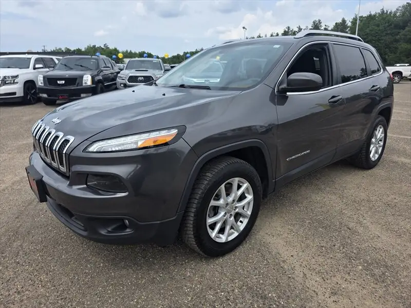 2017 Jeep Cherokee Latitude 4X4 photo 1