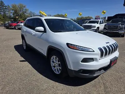 2017 Jeep Cherokee Latitude 4WD photo 2