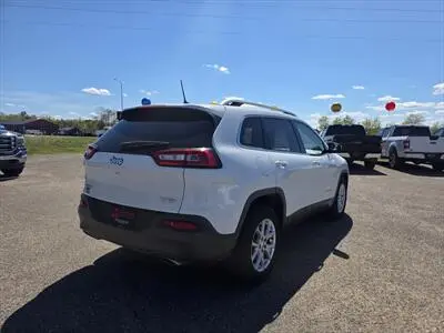 2017 Jeep Cherokee Latitude 4WD photo 3
