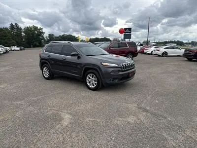 2014 Jeep Cherokee Latitude 4WD photo 2