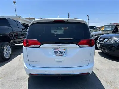 2018 Chrysler Pacifica Limited photo 4