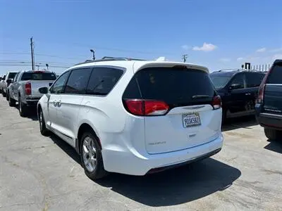 2018 Chrysler Pacifica Limited photo 5