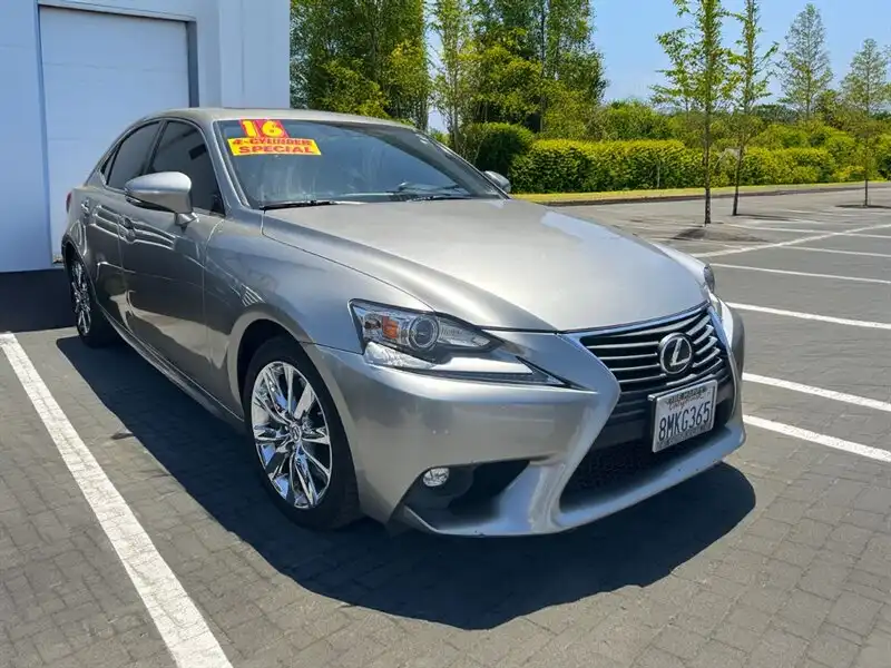 2016 Lexus IS 350 200t's photo