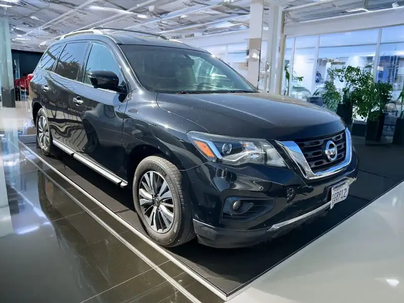 2018 Nissan Pathfinder SL 2WD's photo