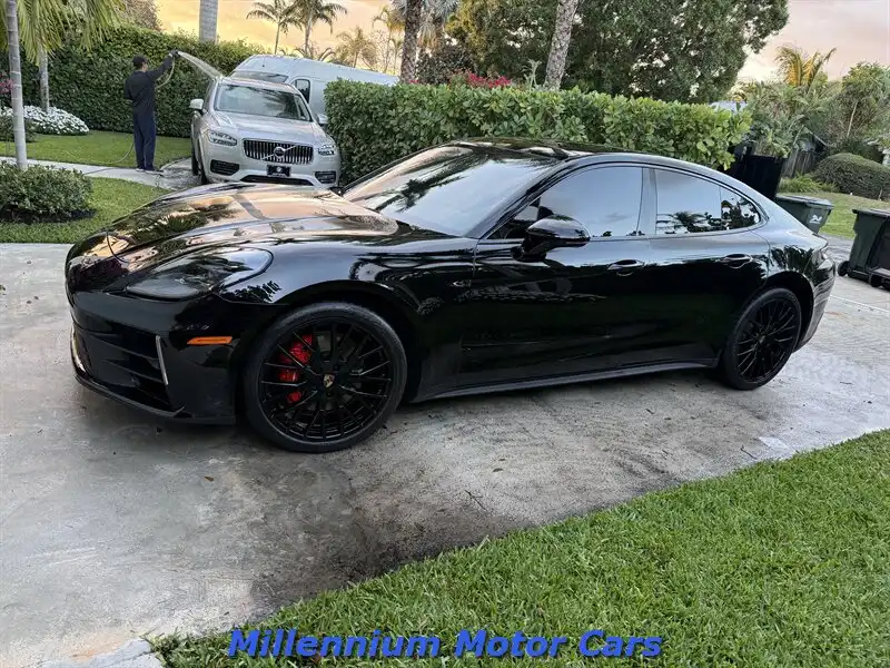 2025 Porsche Panamera 4's photo