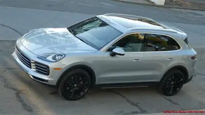 2021 Porsche Cayenne S photo 3