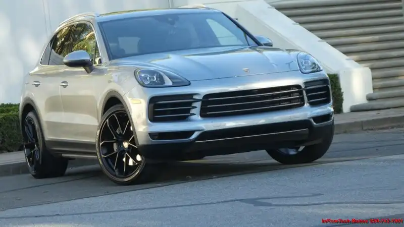 2021 Porsche Cayenne S's photo