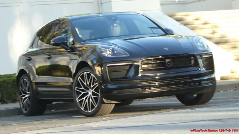 2022 Porsche Macan Base's photo