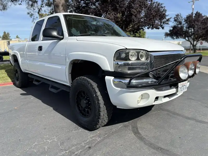 2005 GMC Sierra SLE 4WD Extended Cab SWB's photo