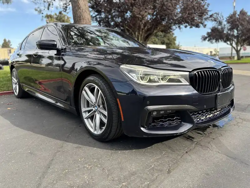 2017 BMW 7 Series 750i's photo