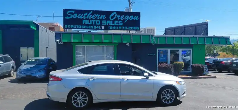 2017 Ford Fusion SE FWD's photo