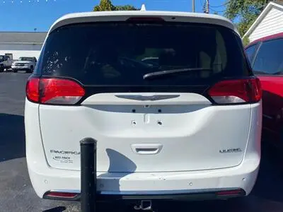 2017 Chrysler Pacifica Limited photo 4