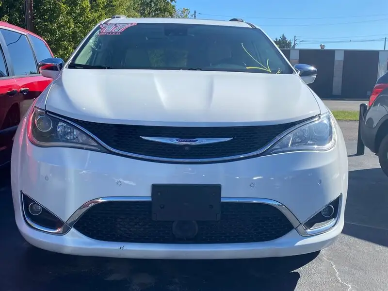 2017 Chrysler Pacifica Limited photo 1
