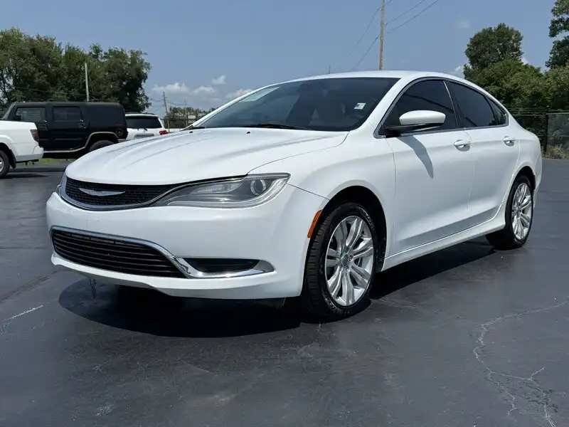 2015 Chrysler 200 Limited's photo