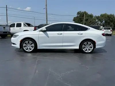 2015 Chrysler 200 Limited photo 3