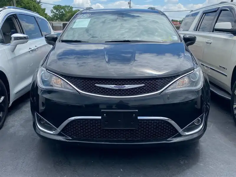 2018 Chrysler Pacifica Touring L's photo