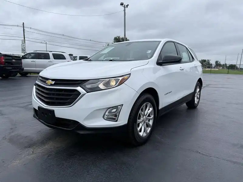 2018 Chevrolet Equinox LS's photo