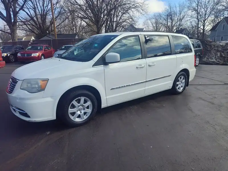 2011 Chrysler Town & Country Touring's photo