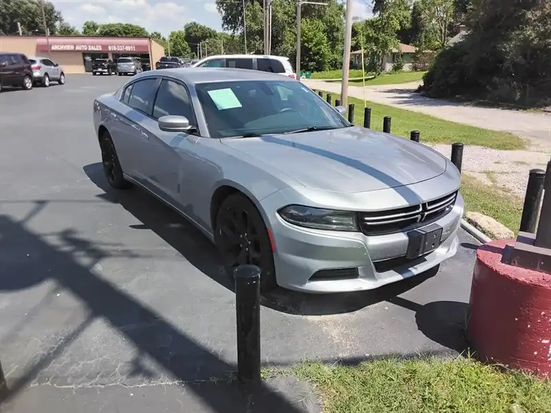2015 Dodge Charger SE's photo