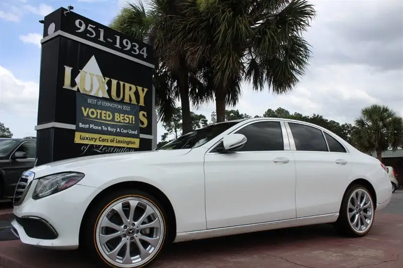 2018 Mercedes-Benz E-Class E300 4MATIC photo 1