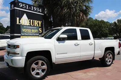 2017 Chevrolet Silverado 1500 LT 4X4 Double Cab Std Box photo 3