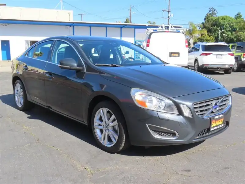 2012 Volvo S60 T5 FWD Auto's photo