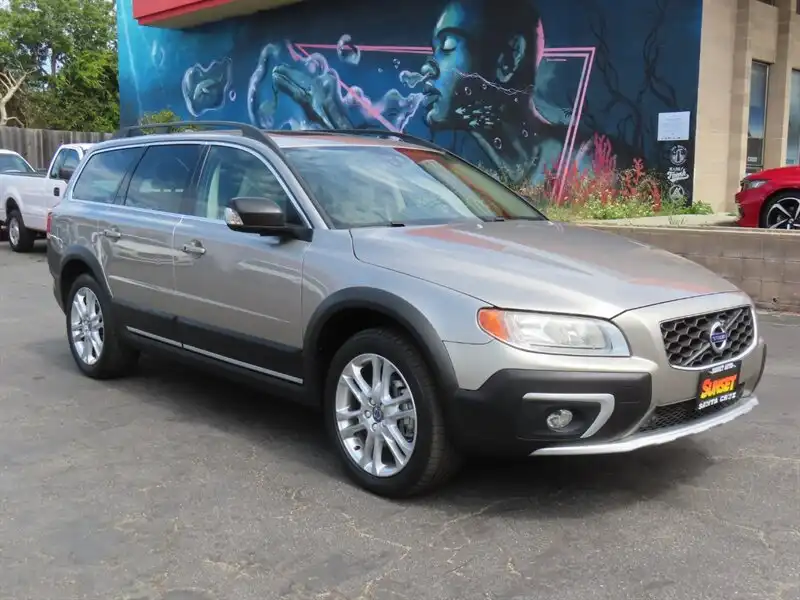 2016 Volvo XC70 T5 Drive-E FWD Premier's photo