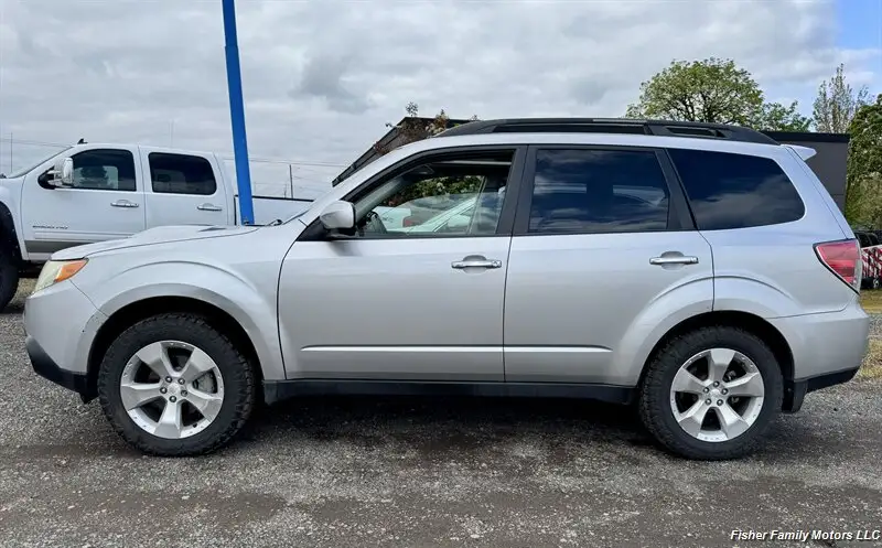2010 Subaru Forester 2.5XT Limited AT photo 1