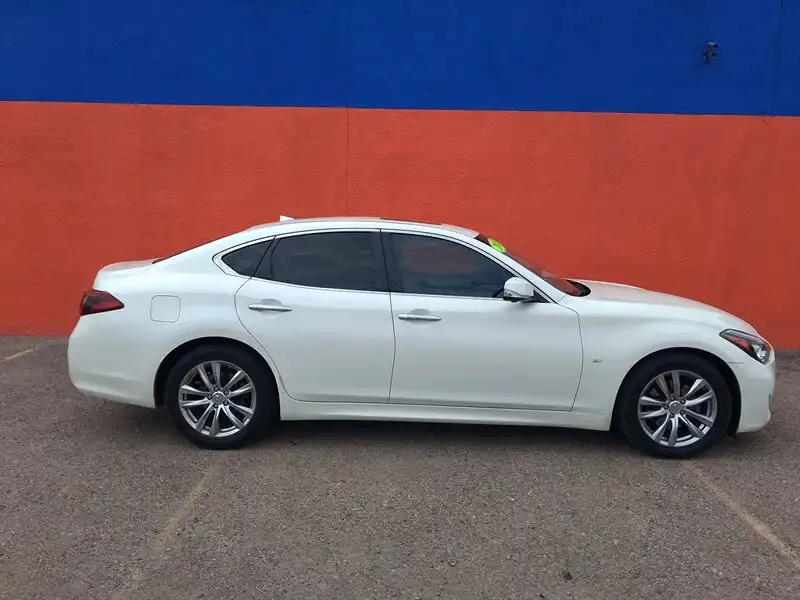 2017 INFINITI Q70 3.7's photo