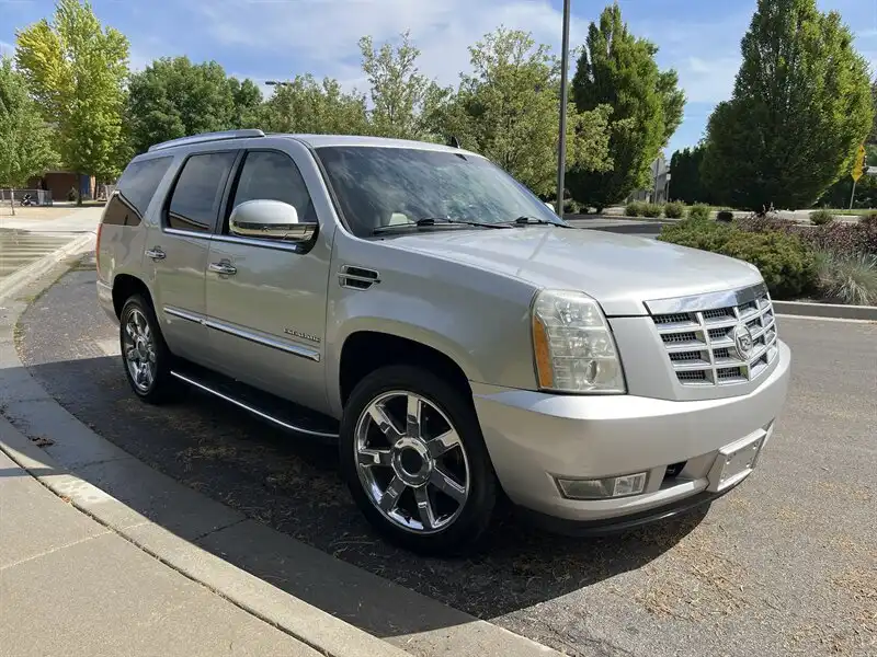2010 Cadillac Escalade AWD Luxury's photo