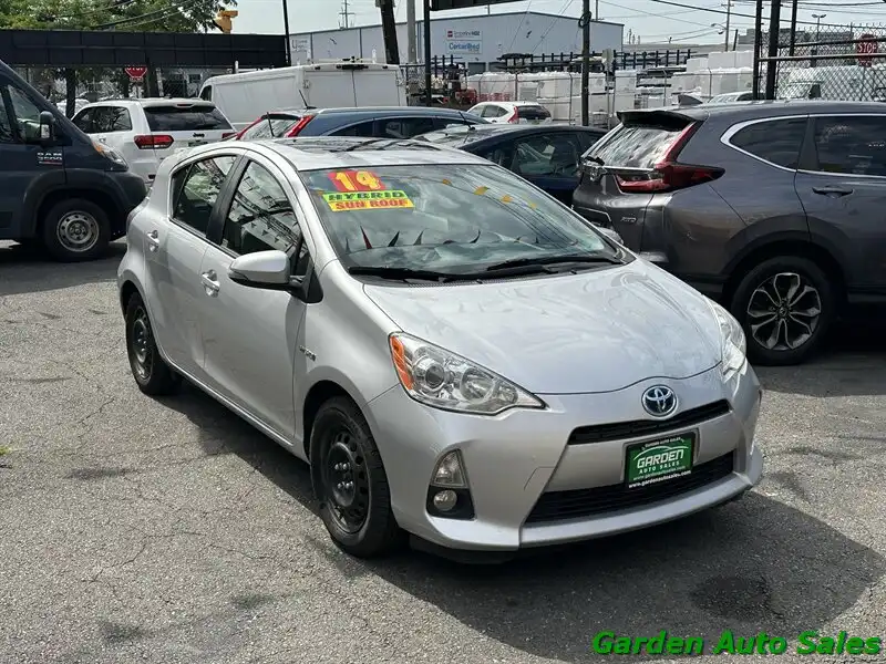 2014 Toyota Prius c Four's photo