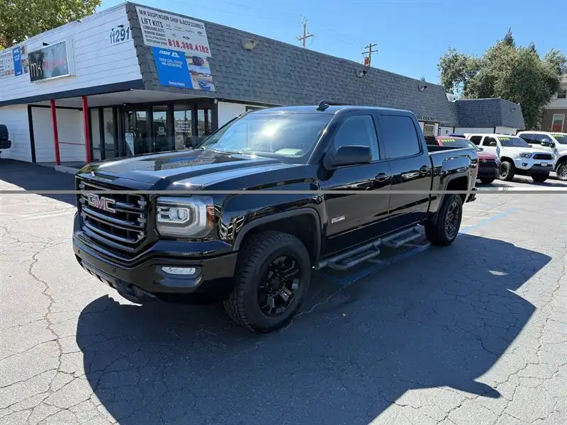 2018 GMC Sierra 4WD Crew Cab Short Box SLT's photo