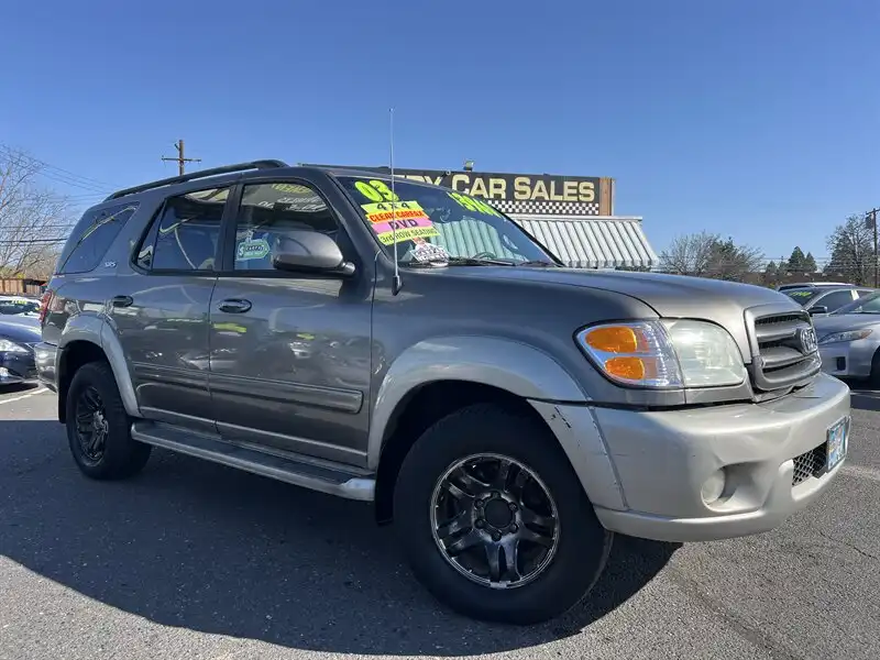2003 Toyota Sequoia SR5 4WD's photo