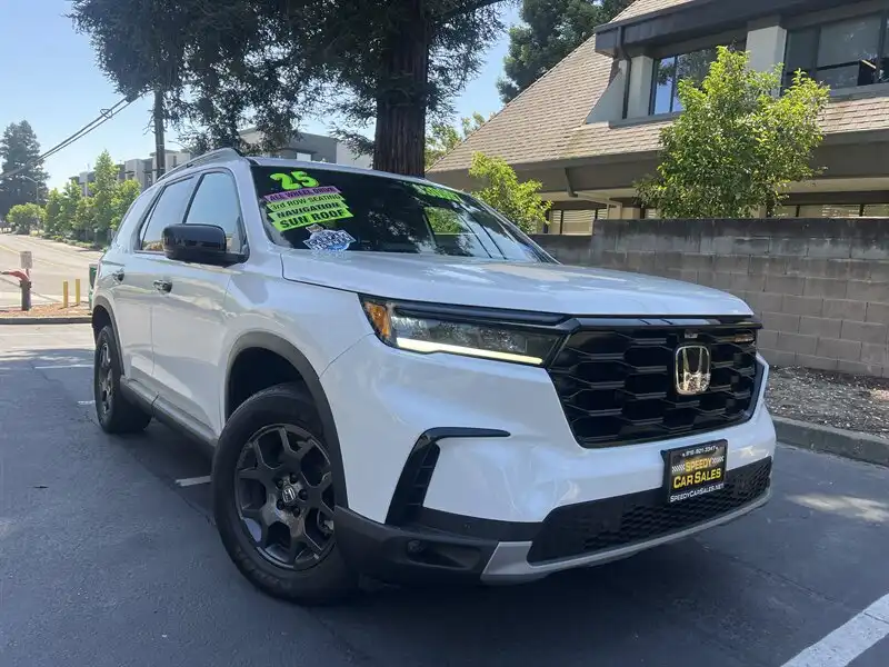 2025 Honda Pilot TrailSport AWD's photo