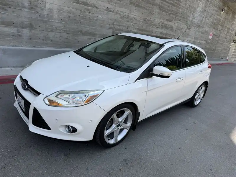 2013 Ford Focus 5 Door Hatch Titanium's photo